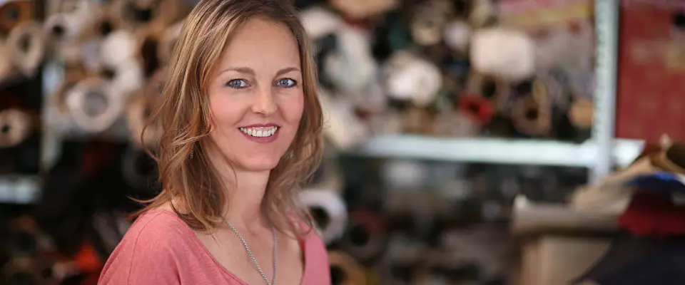 Andrea Fellinger in ihrer Buchwerkstatt in München Schwabing